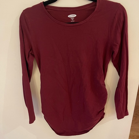 Lot of three Old Navy maternity shirts. - Picture 11 of 14